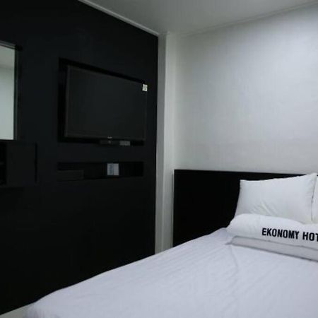 Ekonomy Hotel Gumi Bagian luar foto
