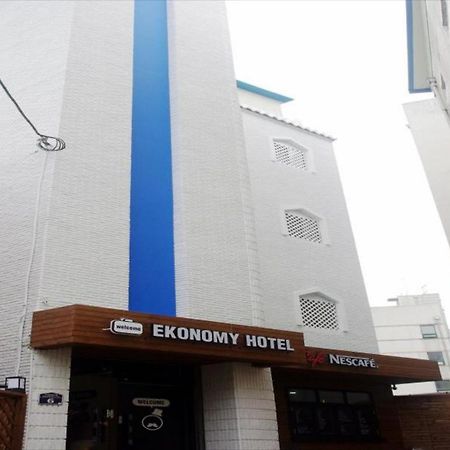 Ekonomy Hotel Gumi Bagian luar foto