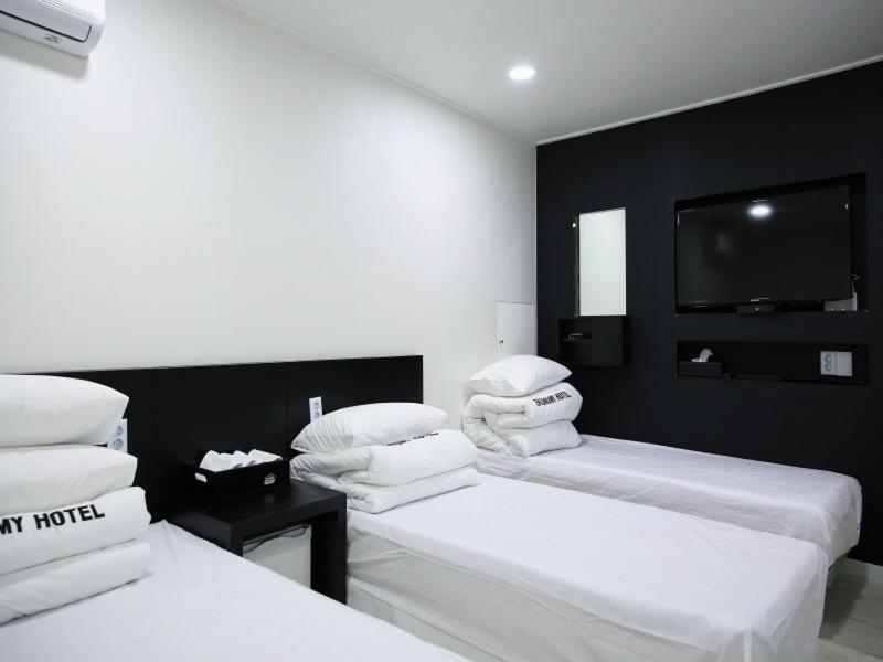 Ekonomy Hotel Gumi Bagian luar foto
