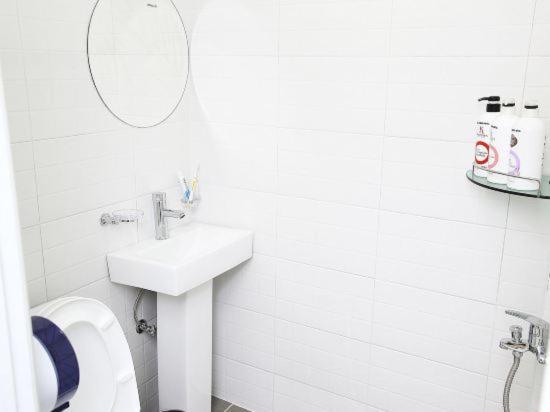 Ekonomy Hotel Gumi Bagian luar foto