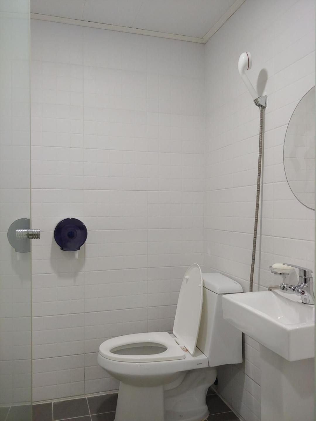 Ekonomy Hotel Gumi Bagian luar foto