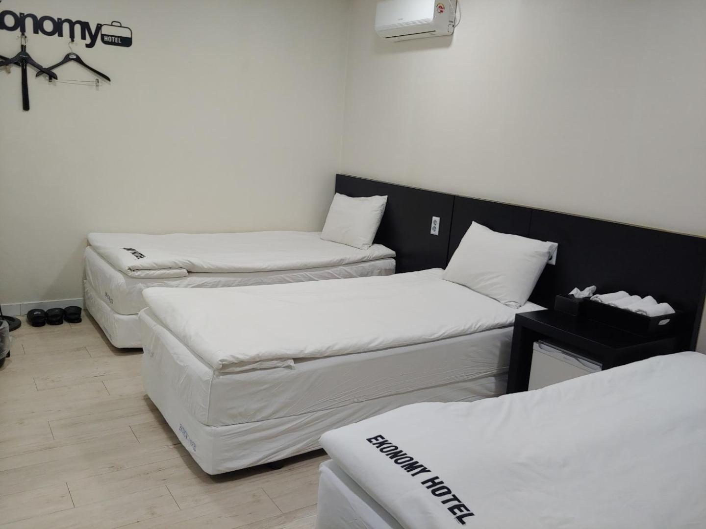Ekonomy Hotel Gumi Bagian luar foto