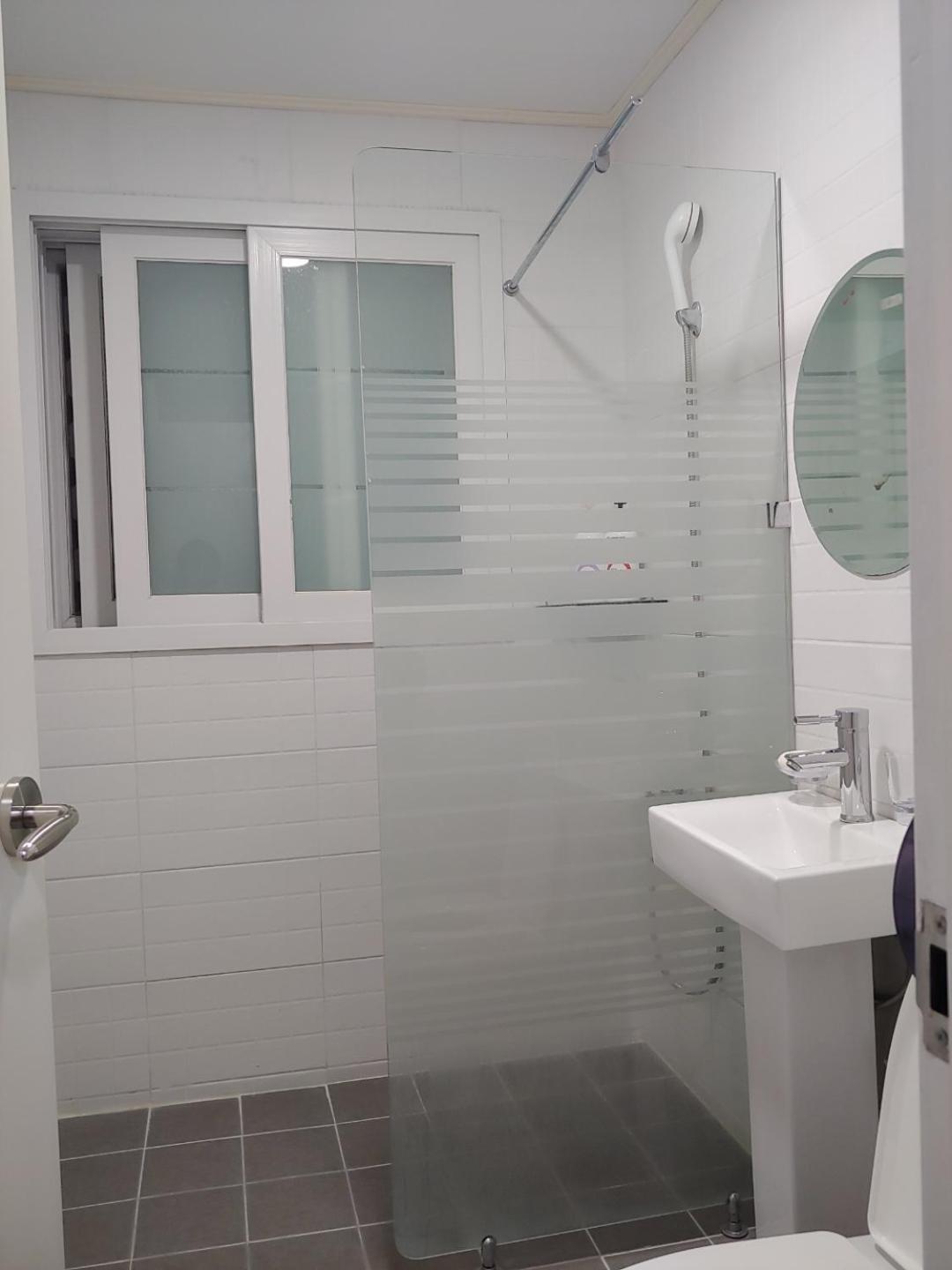 Ekonomy Hotel Gumi Bagian luar foto